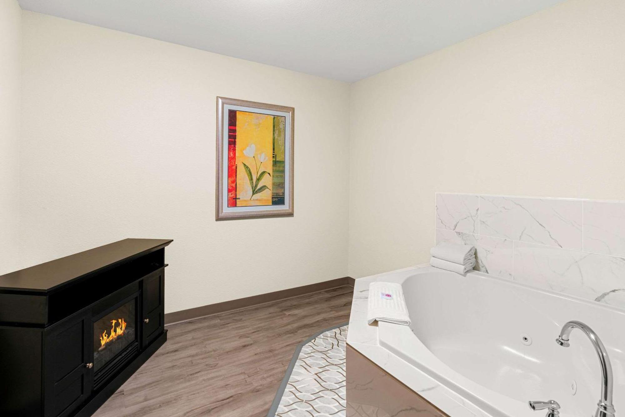 Comfort Suites Vacaville-Napa Valley Area Экстерьер фото