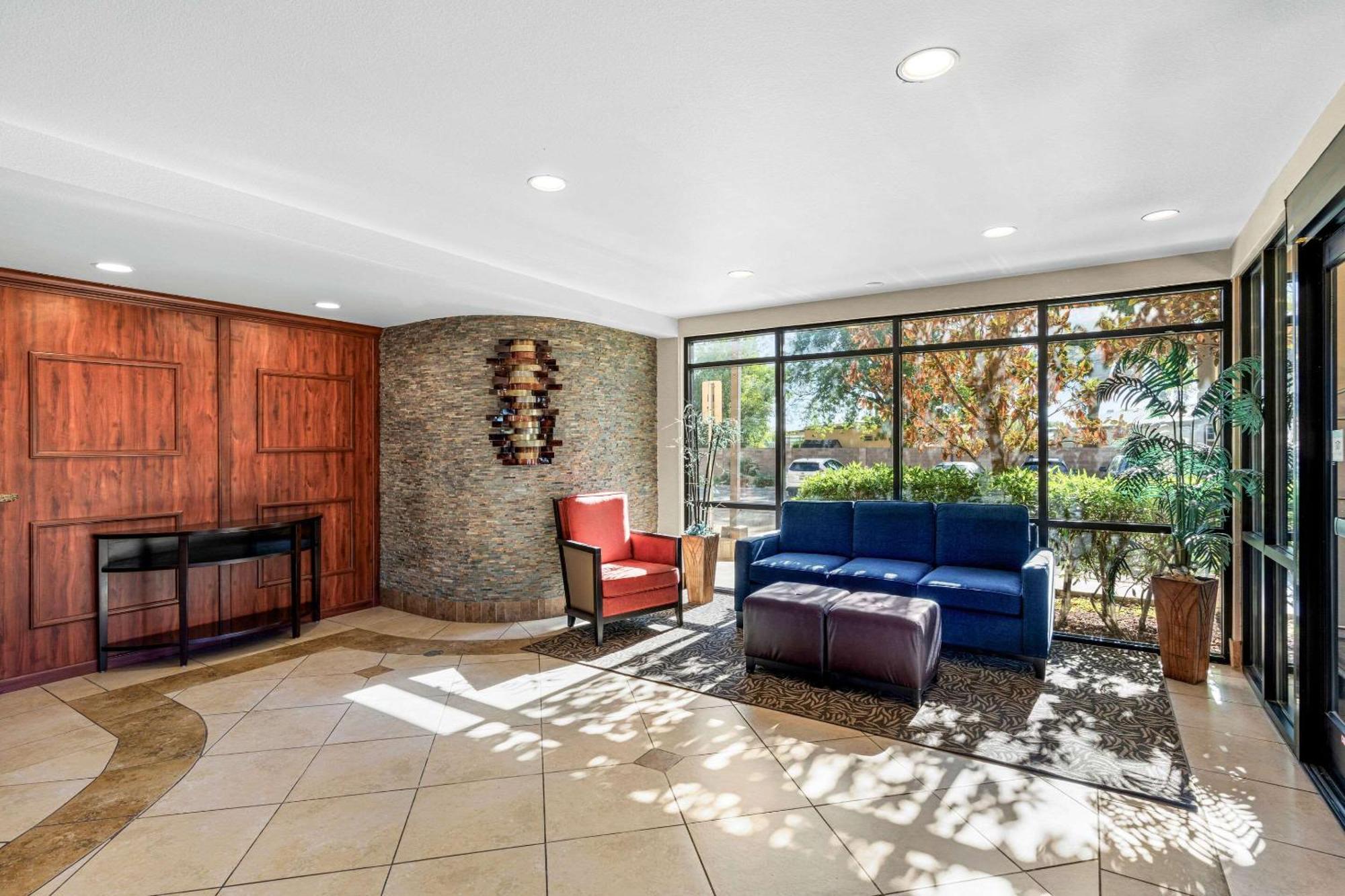 Comfort Suites Vacaville-Napa Valley Area Экстерьер фото