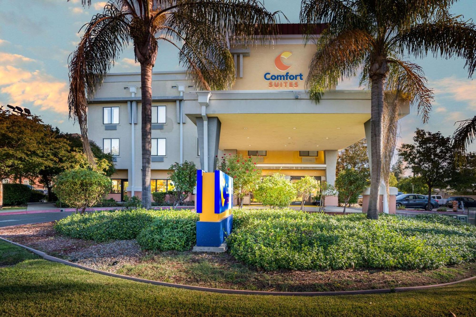 Comfort Suites Vacaville-Napa Valley Area Экстерьер фото